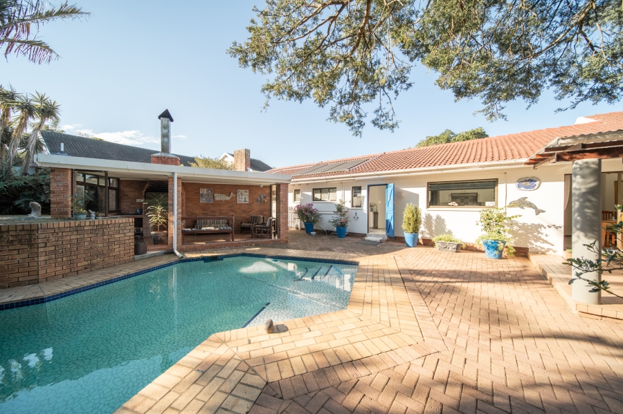 4 Bedroom Property for Sale in Bonza Bay Eastern Cape